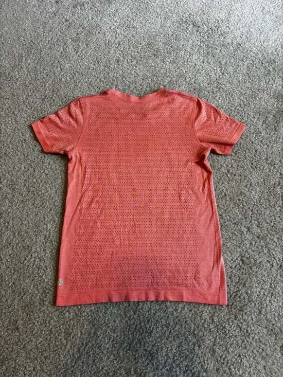 Lululemon Breeze By Short Sleeve Training Shirt in Light Coral - Picture 3 of 4